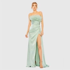 MAC DUGGAL
Strapless Feather Detail Satin Gown